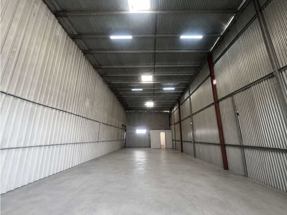 SE ALQUILA GALERA EN PARQUE INDUSTRIAL MAÑANITAS 180M AMPLIO ESPACIO - 6