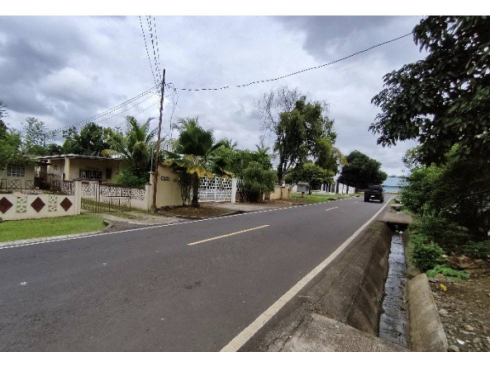 SE VENDE CASA 416 M2 EN CHORRERA MARTIN SANCHEZ CON FACIL ACCESO - 1