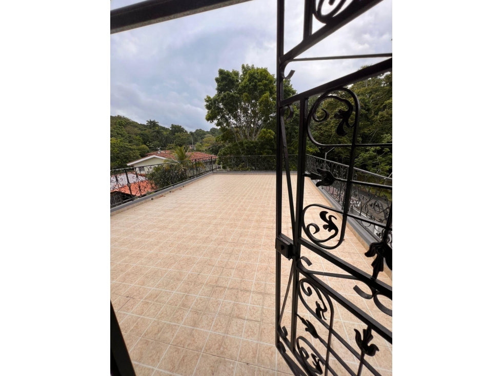 ANCON / LLANOS DE CURUNDU / 6 HABITACIONES / 767M / PATIO — foto 6