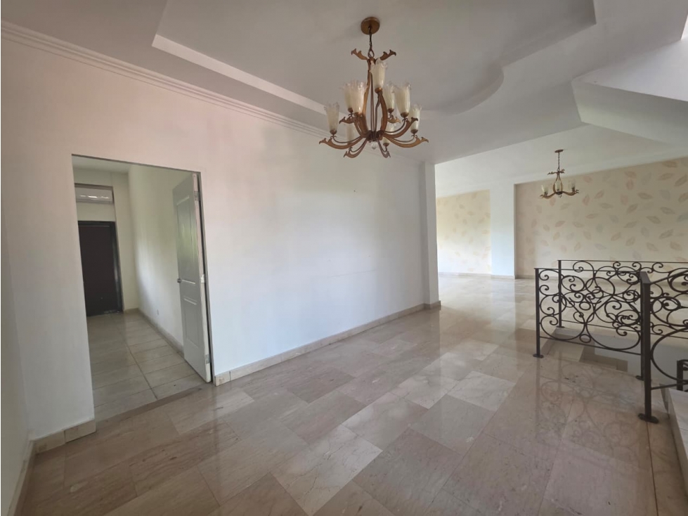 SE VENDE LUJOSA CASA EN DOS MARES 7 HABITACIONES PISCINA Y JACUZZI