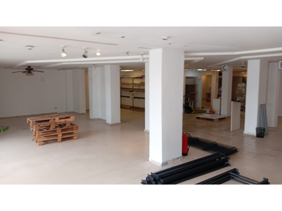 VISTA HERMOSA / LOCAL COMERCIAL / 860M / 12 PARKING / SOBRE VIA - 3