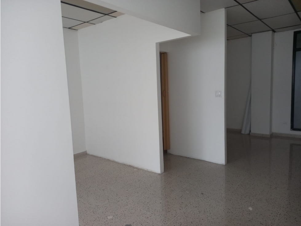 LOCAL / BALBOA PLAZA / 115M / 1 BAÑO / AIRE ACONDICIONADO / DIVICIONES — foto 3
