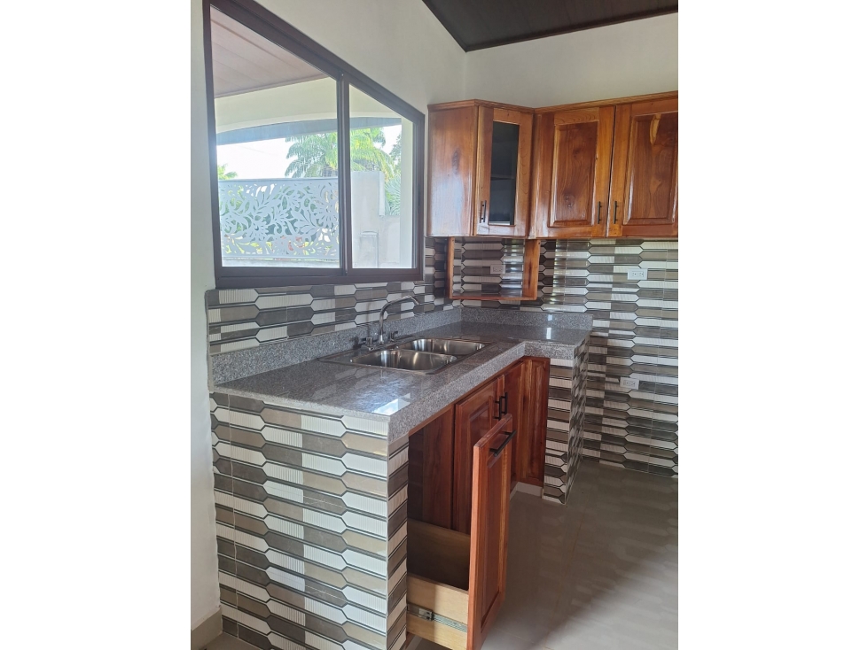 VERAGUAS / BARRIADA GUADALUPANA / 570M / 3 HABITACION / AMPLIO TERRENO — foto 4