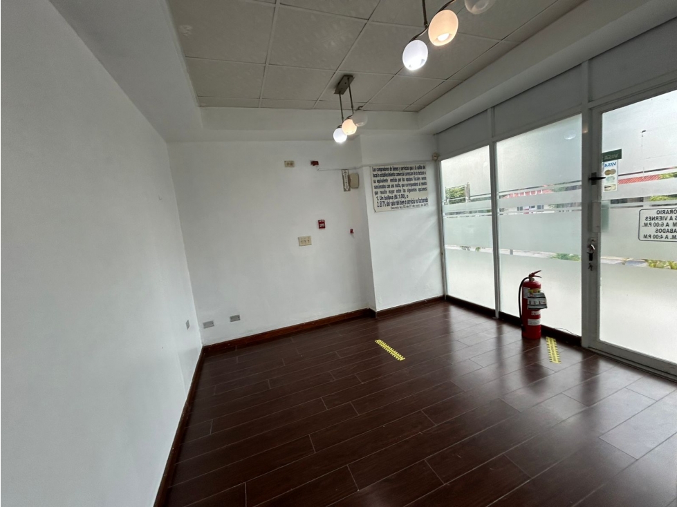 ALBROOK / LOCAL COMERCIAL / 78M / DIVISIONES / PISO MEDIO / SOBRE VIA