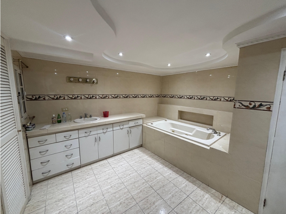 BETANIA / VILLA CACERES / 300M / 3 HABITACIONES / TERRAZA / CERCADA JC