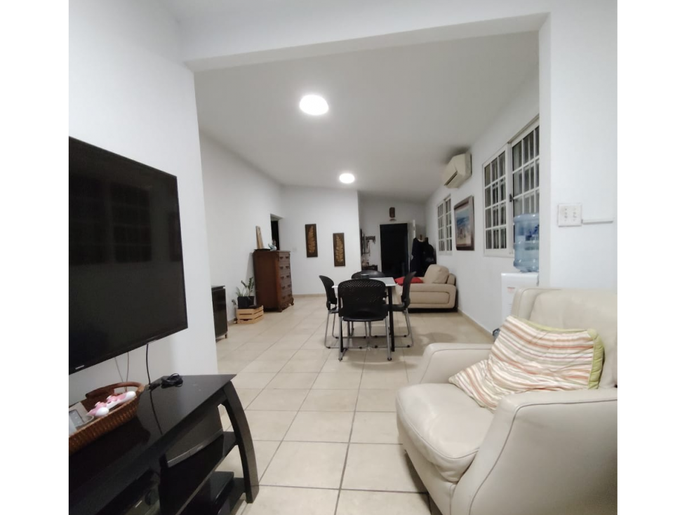 VENTA DE CASA EN BRISAS DEL GOLF DE 3 HABITACIONES CON 2 TERRAZAS