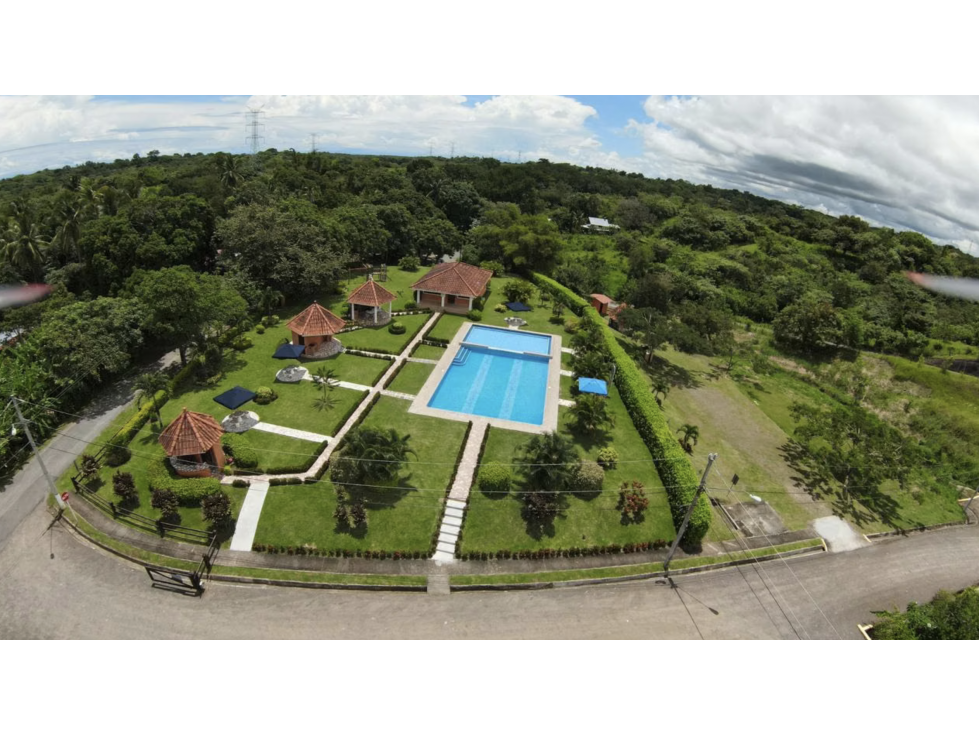 SE VENDE AMPLIO LOTE SAN CARLOS QUEBRADAS DEL VALLE 923M AREA SOCIAL