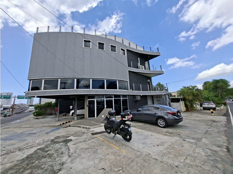 SE ALQUILA LOCAL PARQUE LEFEVRE 140M 2 BAÑO CON AIRE ACONDICIONADO