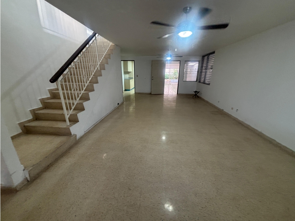 BOULEVARD EL DORADO / 300M / 3 HABITACIONES / 2 NIVELES / TERRAZA - 2