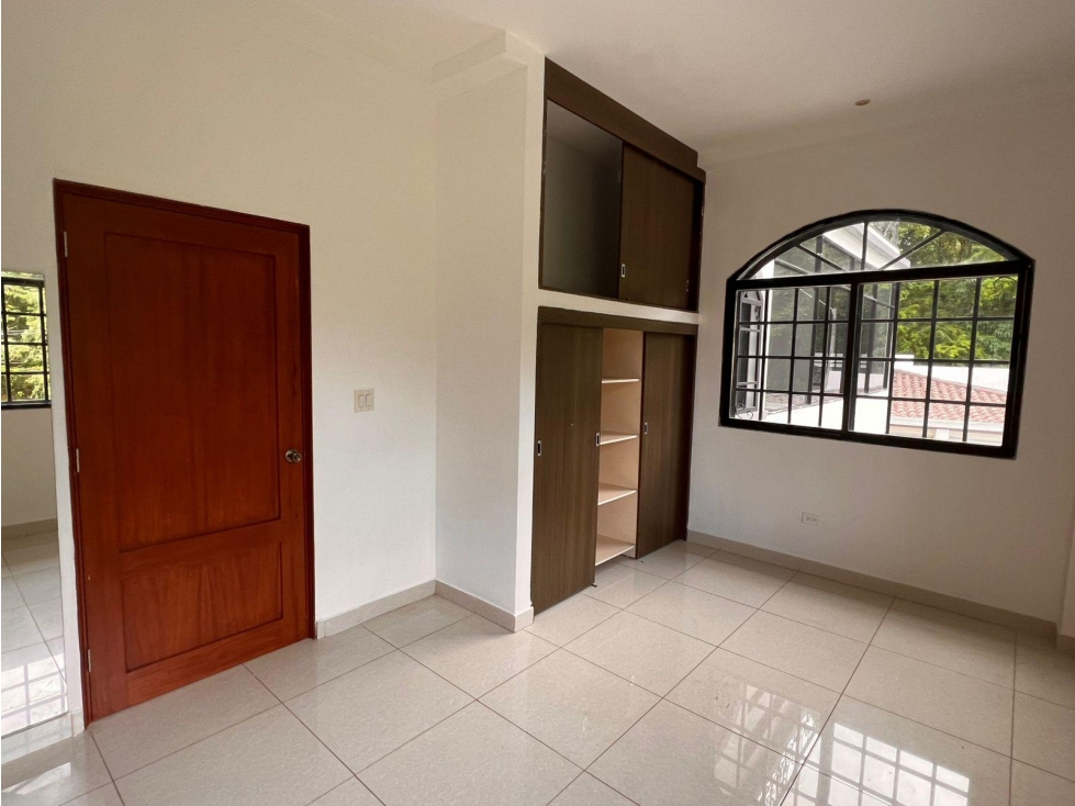 ANCON / LLANOS DE CURUNDU / 6 HABITACIONES / 767M / PATIO — foto 3