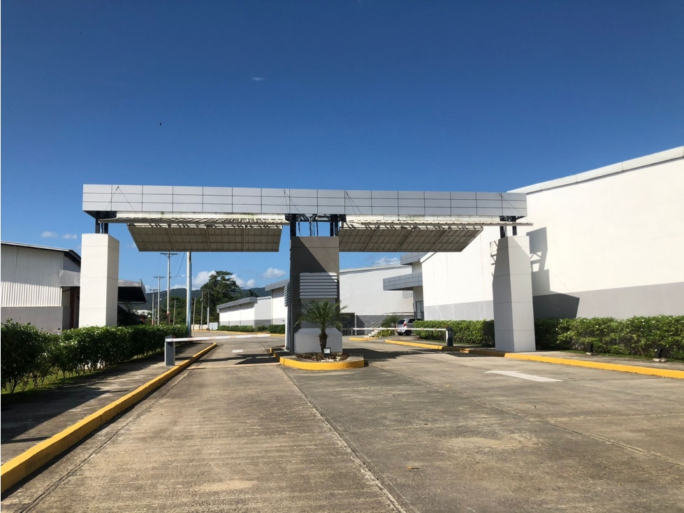 TERRENO EN PARQUE INDUSTRIAL / TOCUMEN / 2,500 M2 - 1