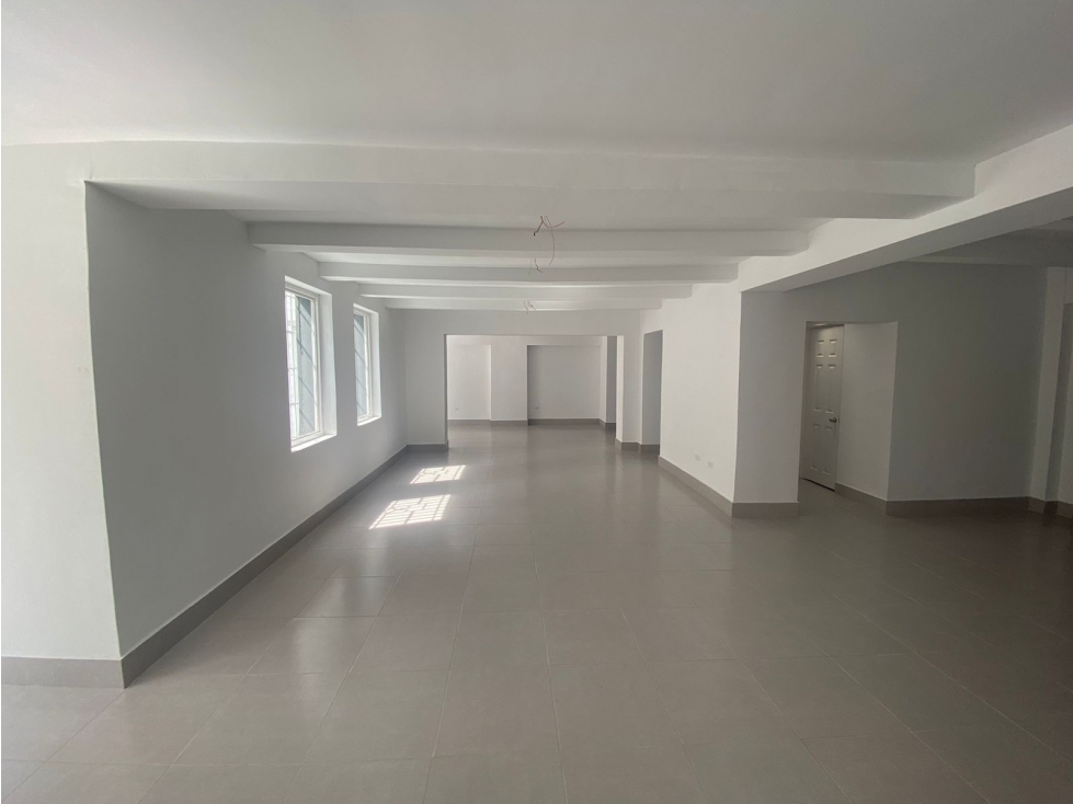 LOCAL / BELLA VISTA / 75M / SOBRE AVENIDA PRINCIPAL / A ESTRENAR — foto 3