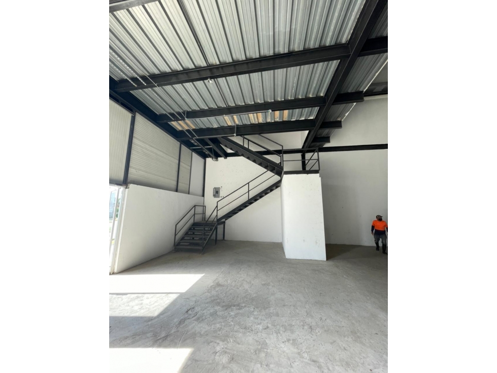 GALERA / JUAN DIAZ / PARQUE INDUSTRIAL / 500 M / MEZZANINE — foto 2