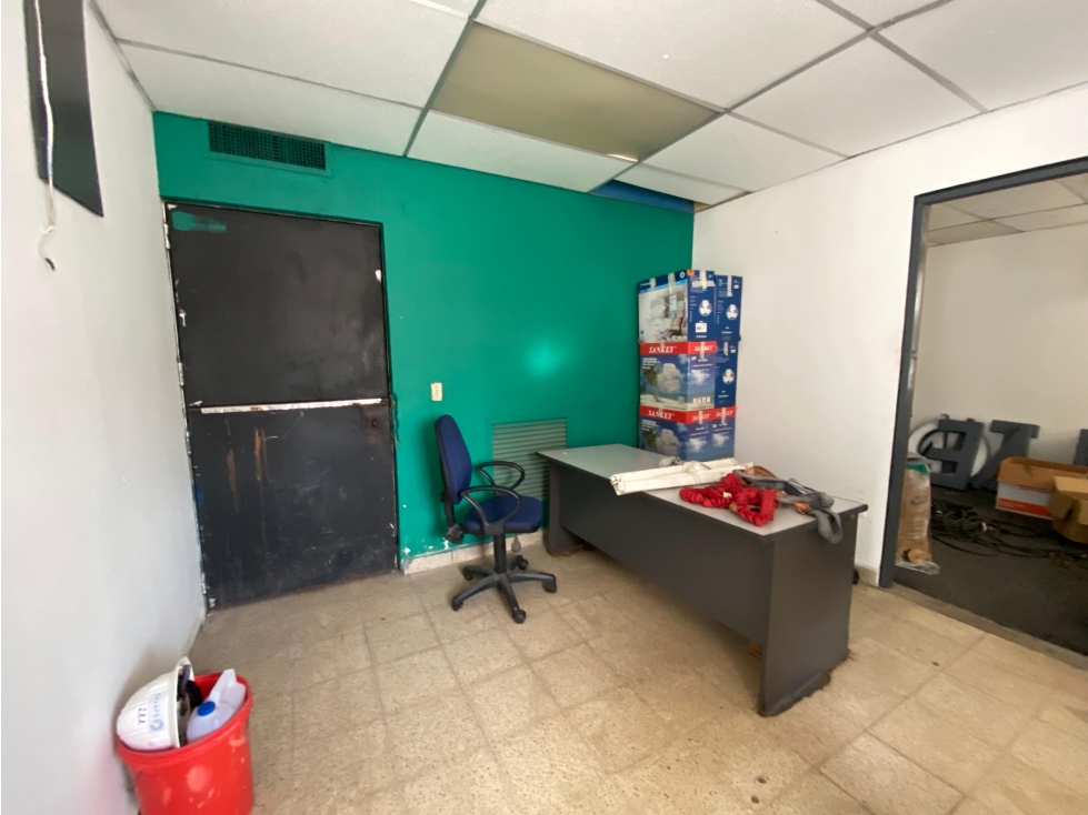 RIO ABAJO / OFICINAS Y GALERAS / 1748M / 3 NIVELES /CODIGO C-2 /RM1/JC - 3