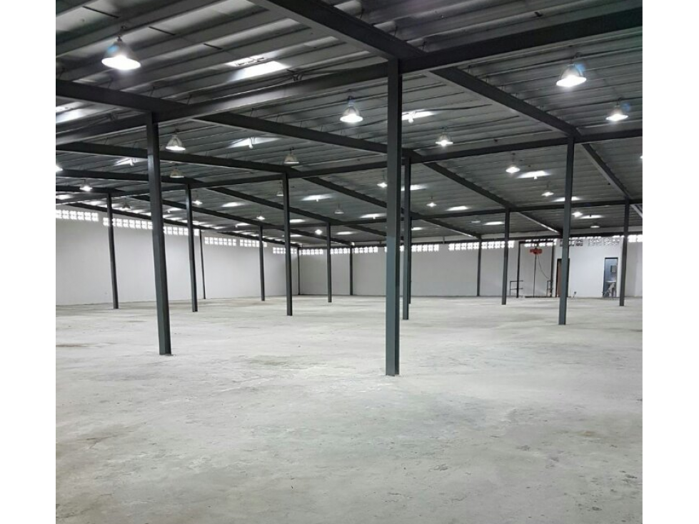SE VENDE GALERA EN LLANO BONITO DE 2700M CON 2 ELEVADORES DE CARGA