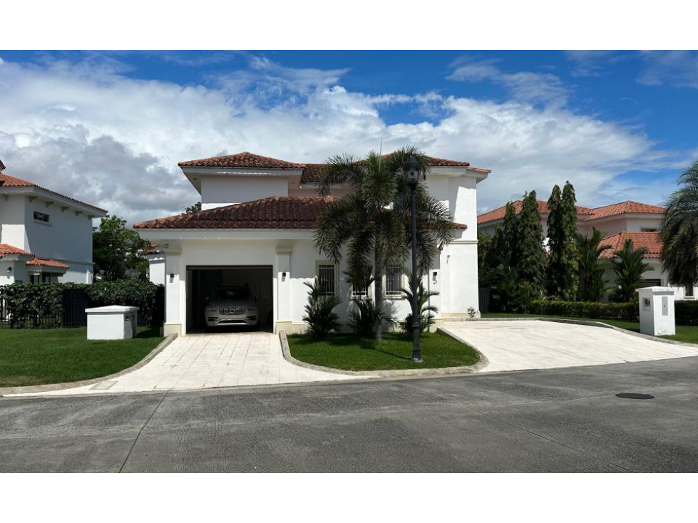 SE VENDE CASA EN SANTA MARIA FAIRWAY ESTATE CASA DE LUJO AMOBLADA 800M