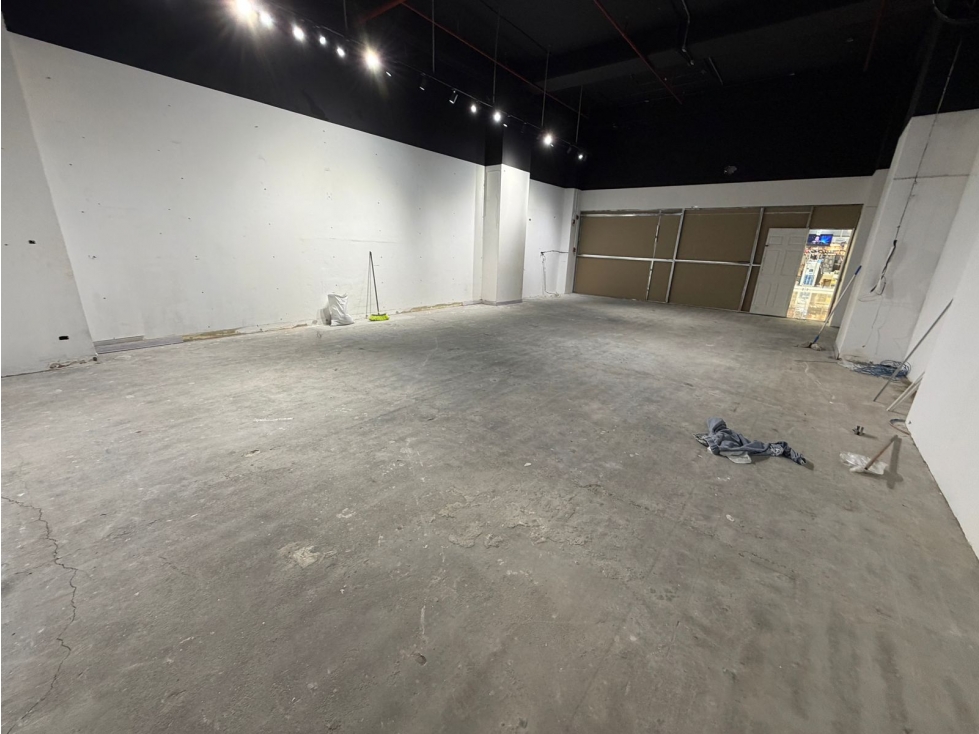LOCAL / ARRAIJAN / WESTLAND MALL / 131M / COMERCIAL / PLANTA BAJA — foto 4