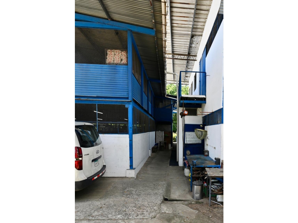 SE ALQUILA BODEGA EN LA 12 DE OCTUBRE 700M2 REMODELADA 2 NIVELES - 6