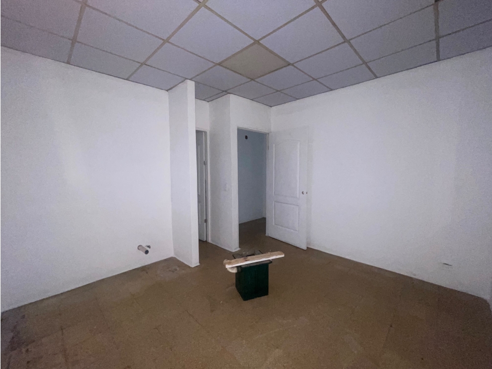 SE ALQUILA LOCAL COMERCIAL EN EL CRISOL 66M 1 BAÑO 2 DIVISIONES — foto 6
