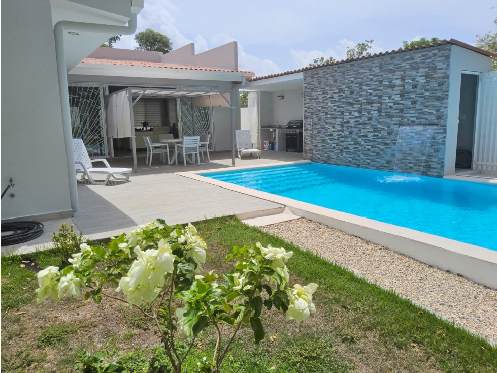 SE VENDE CASA EN CORONADO GOLF & BEACH CLUB 800 M2 CON PISCINA