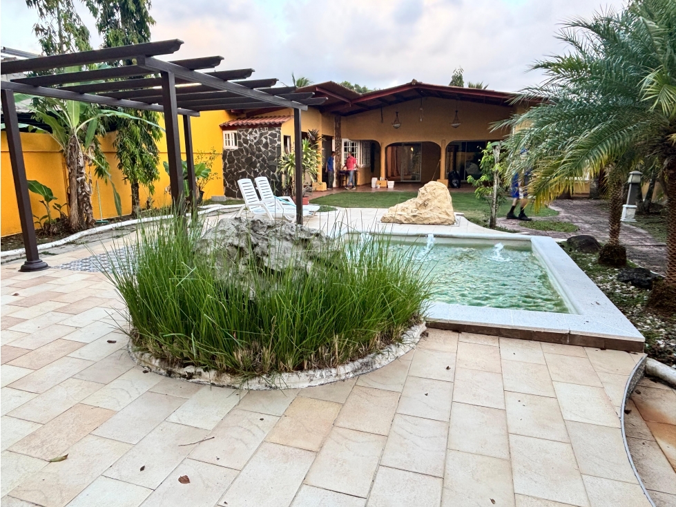 COLON / PUERTO PILON / 700M2 / 2 HABITACIONES / PISCINA