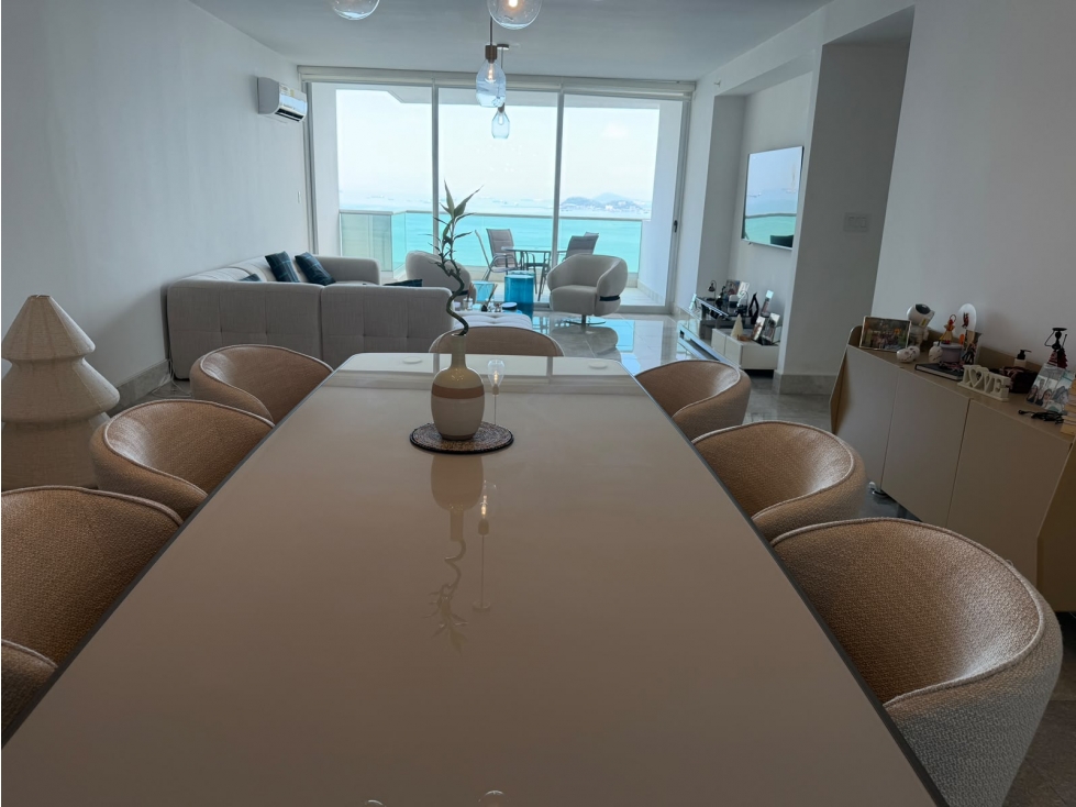 SE VENDE APARTAMENTO EN BELLA VISTA 205M 3 HABITACIONES Y BALCON