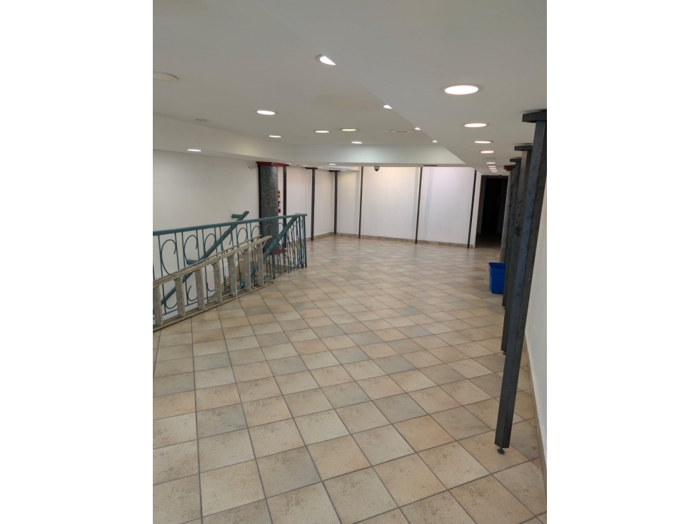 EL DORADO MALL / LOCAL COMERCIAL / 290 M2 / 2 NIVELES / AIRES — foto 3