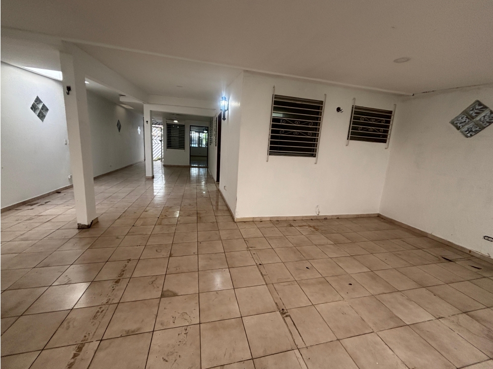 BOULEVARD EL DORADO / 300M / 3 HABITACIONES / 2 NIVELES / TERRAZA - 4