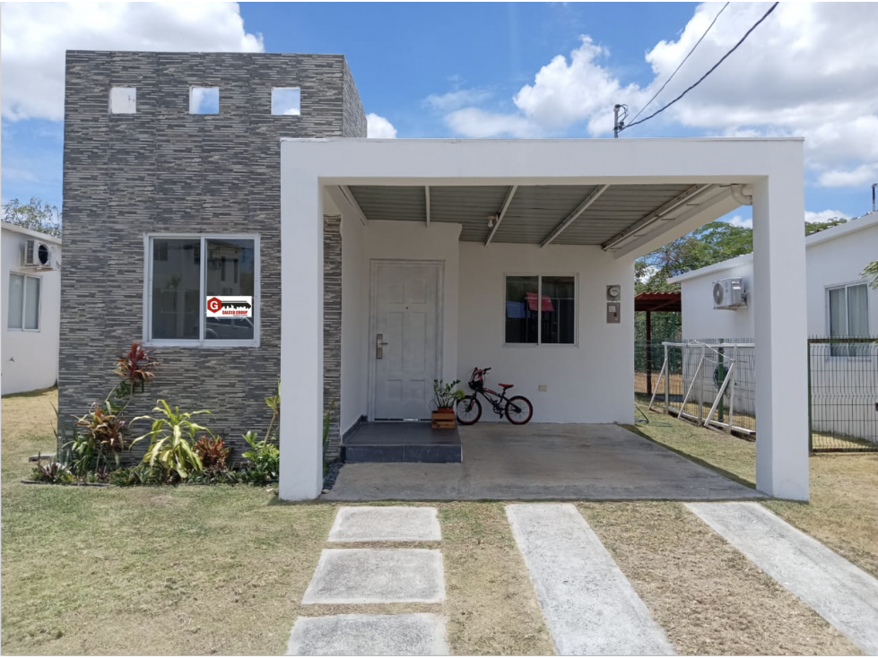 SE VENDE CASA EN SAN CARLOS THE VILLAGE BEACH RESIDENCES CON PATIO