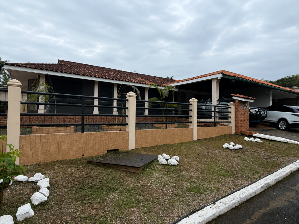 SE VENDE CASA EN RESIDENCIAL HOWARD DE 3 HABITACIONES 596M2