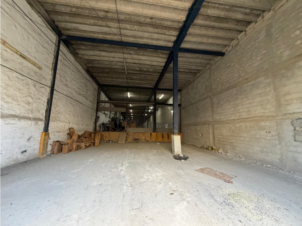 COLON / ZONA LIBRE / GALERA COMERCIAL FRANCE FIELD / 4200M / 2 NIVELES - 6