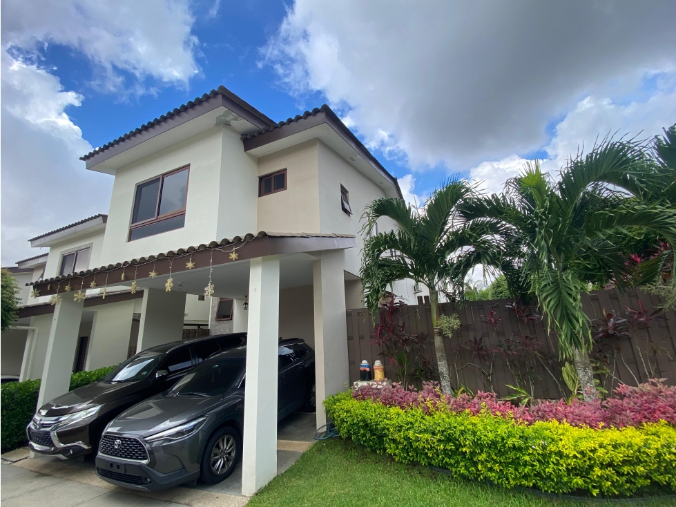 BRISAS DEL GOLF / GARDENIAS / 260M / 3 HABITACION / ESQUINA