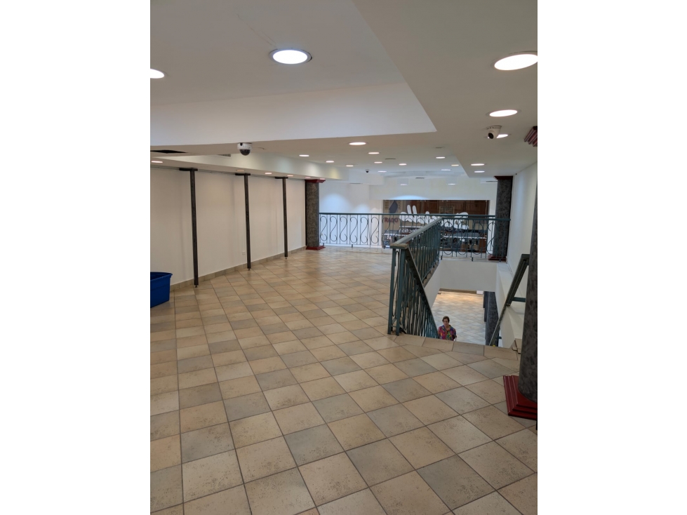 EL DORADO MALL / LOCAL COMERCIAL / 290 M2 / 2 NIVELES / AIRES — foto 5