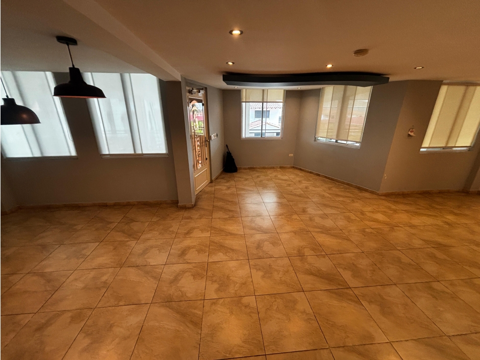 BETANIA / VILLA DE LAS FUENTES / 4 HABITACIONES / REMODELADA /389m2 — foto 2