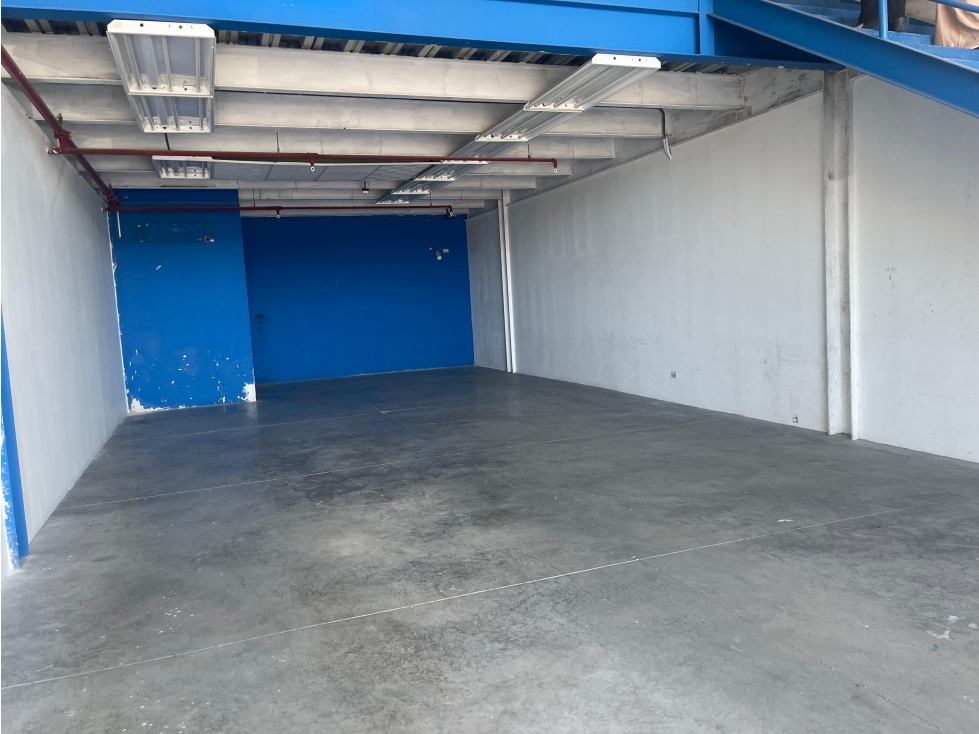 SE ALQUILA LOCAL EN PLAZA ONDGO LA CHORRERA CON 110M Y MEZZANINE — foto 4
