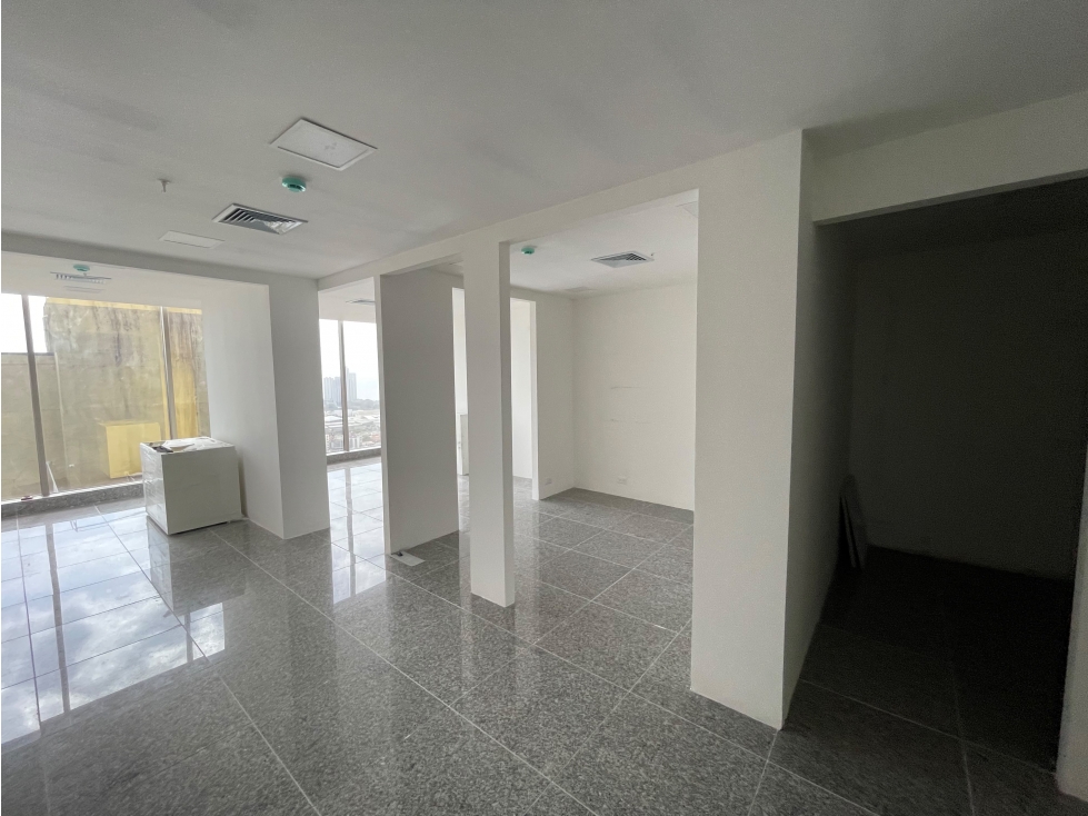 SE ALQUILA OFICINA EN OBARRIO 61M 1 BAÑ0 3 DIVISIONES Y AIRE CENTRAL