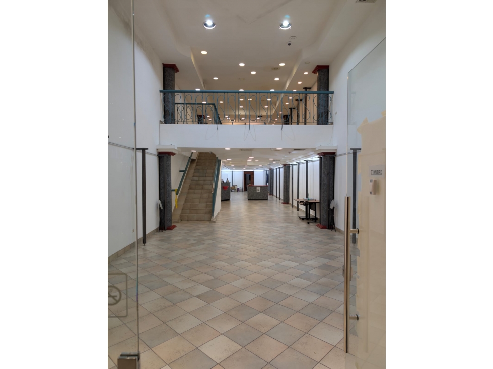EL DORADO MALL / LOCAL COMERCIAL / 290 M2 / 2 NIVELES / AIRES — foto 2