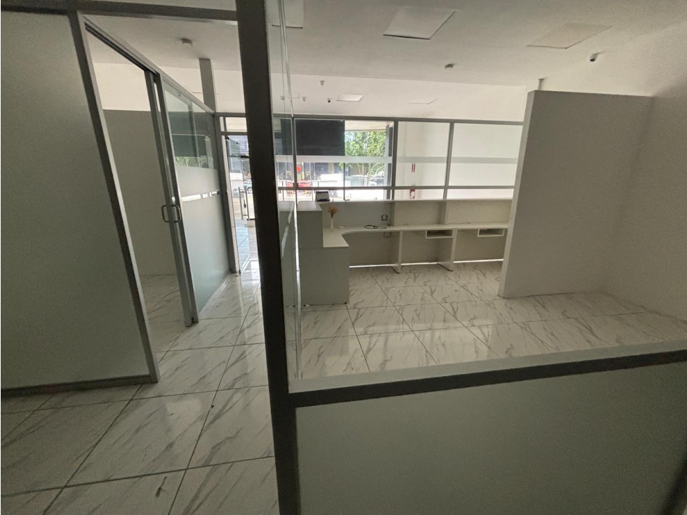 ALQUILER DE OFICINA EN CALLE 50 DE 289M CON 2 NIVELES SOBRE LA VIA