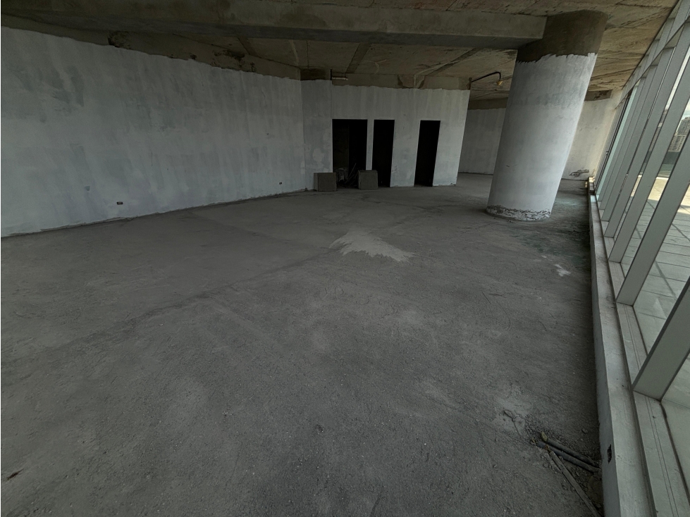 SE VENDE OFICINA EN CALLE 50 REVOLUTION F&F TOWER TORNILLO CON TERRAZA