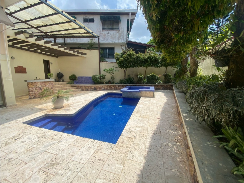 CASA CON PISCINA / BETANIA / LA ALAMEDA / AMOBLADA / 442m2 / 5 HABIT. — foto 3