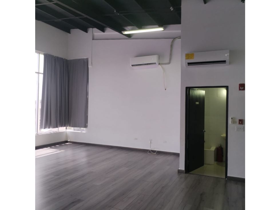 LOCAL / VIA CINCUENTENARIO / 68M / 1 BAÑO / 20 PARKING / REMODELADO — foto 6