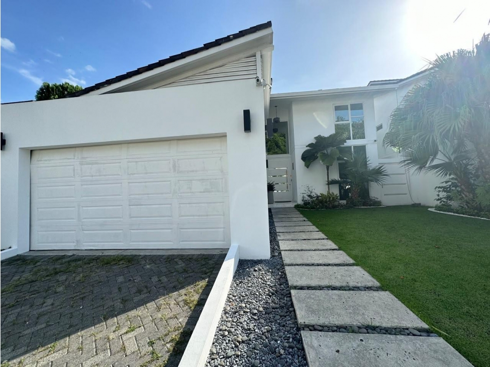 SE VENDE CASA ALTOS DE PANAMÁ HORIZONTES 600M REMODELADA GANGA