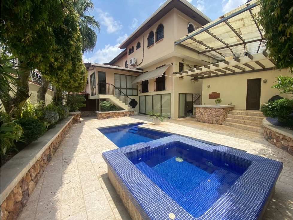 CASA CON PISCINA / BETANIA / LA ALAMEDA / AMOBLADA / 442m2 / 5 HABIT.