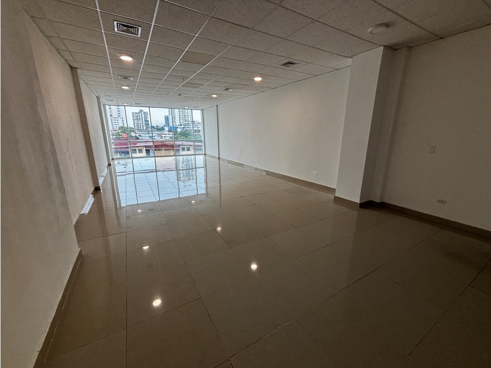 EL CARMEN / PLAZA KORINTHO / 77 M / AIRE ACONDICIONADO / FRENTE A VIA — foto 2