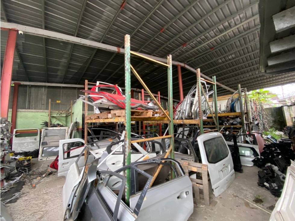 RIO ABAJO / 1100M / SOBRE VIA / GALERA CON OFICINA / CODIGO C-2 / RM1 - 6