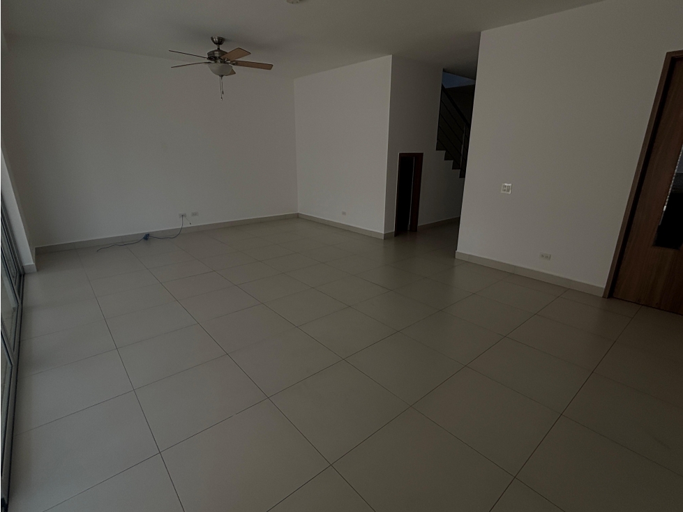SE VENDE CASA EN CONDADO DEL REY PH ALTOS DEL PARQUE DE 3 HABITACION — foto 2