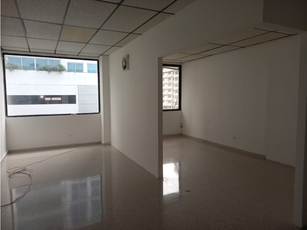 LOCAL / BALBOA PLAZA / 115M / 1 BAÑO / AIRE ACONDICIONADO / DIVICIONES — foto 6