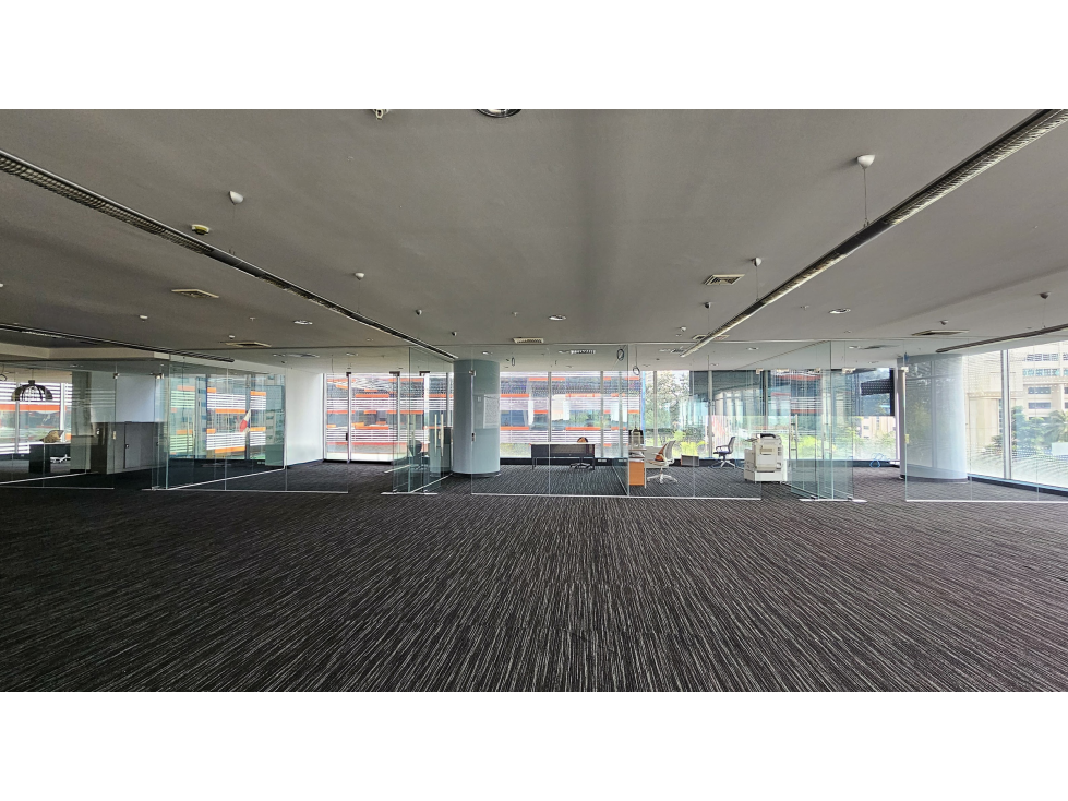 OFICINA / OCEAN BUSSINESS PLAZA / 830M / CON DIVISIONES / VACIA