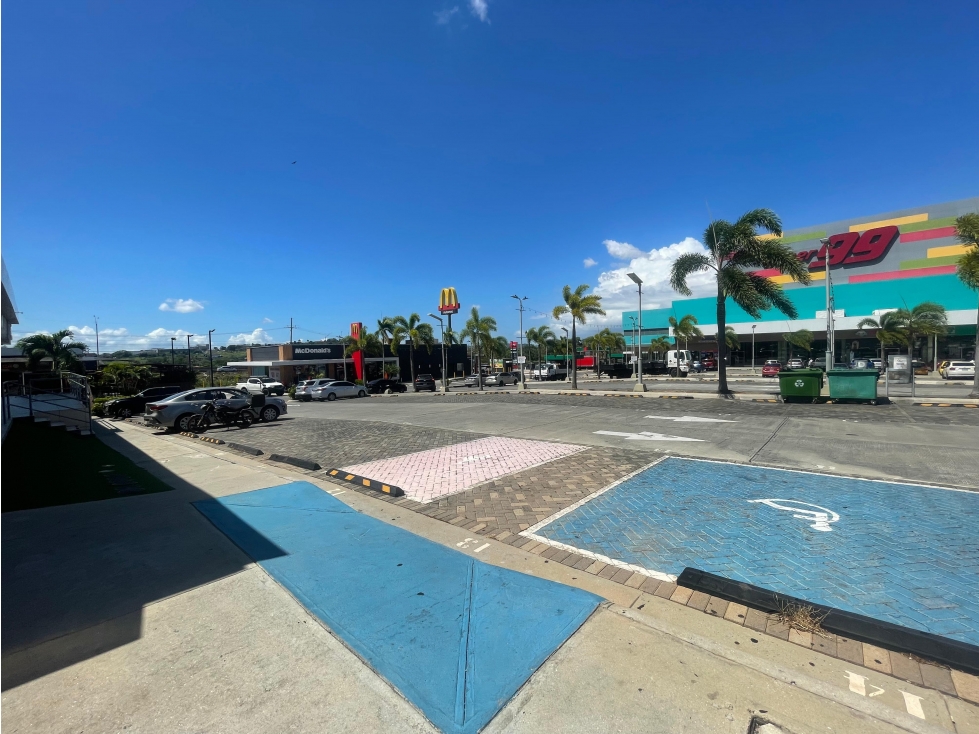 SE ALQUILA LOCAL EN PLAZA ONDGO LA CHORRERA CON 110M Y MEZZANINE — foto 3