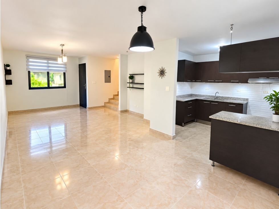 TOCUMEN / RESIDENCIAL ALTOS DEL ESTE / 120M / 3 HABITACIONES / VACIA